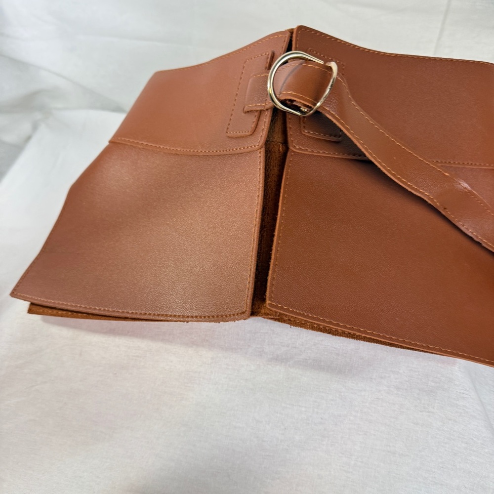 Elegant Brown Leather Women's Belt